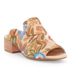 Embroidered Noomrie Mules